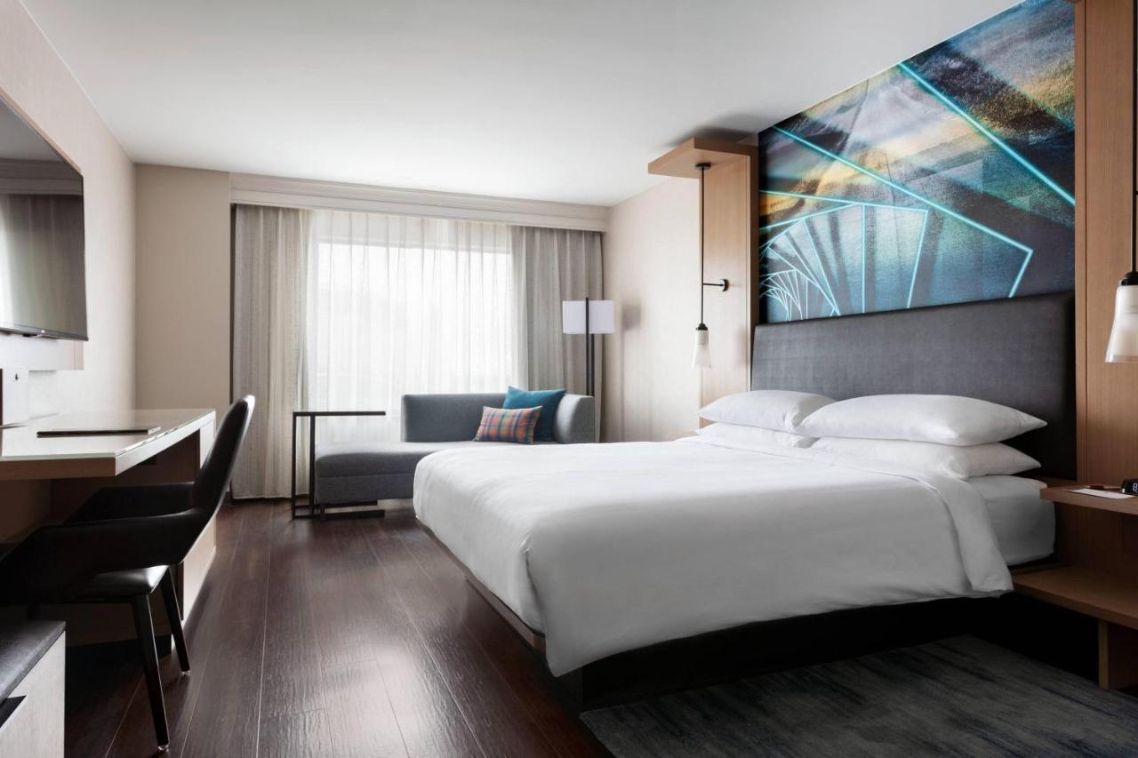 Des Moines Marriott Downtown Hotel Exterior photo