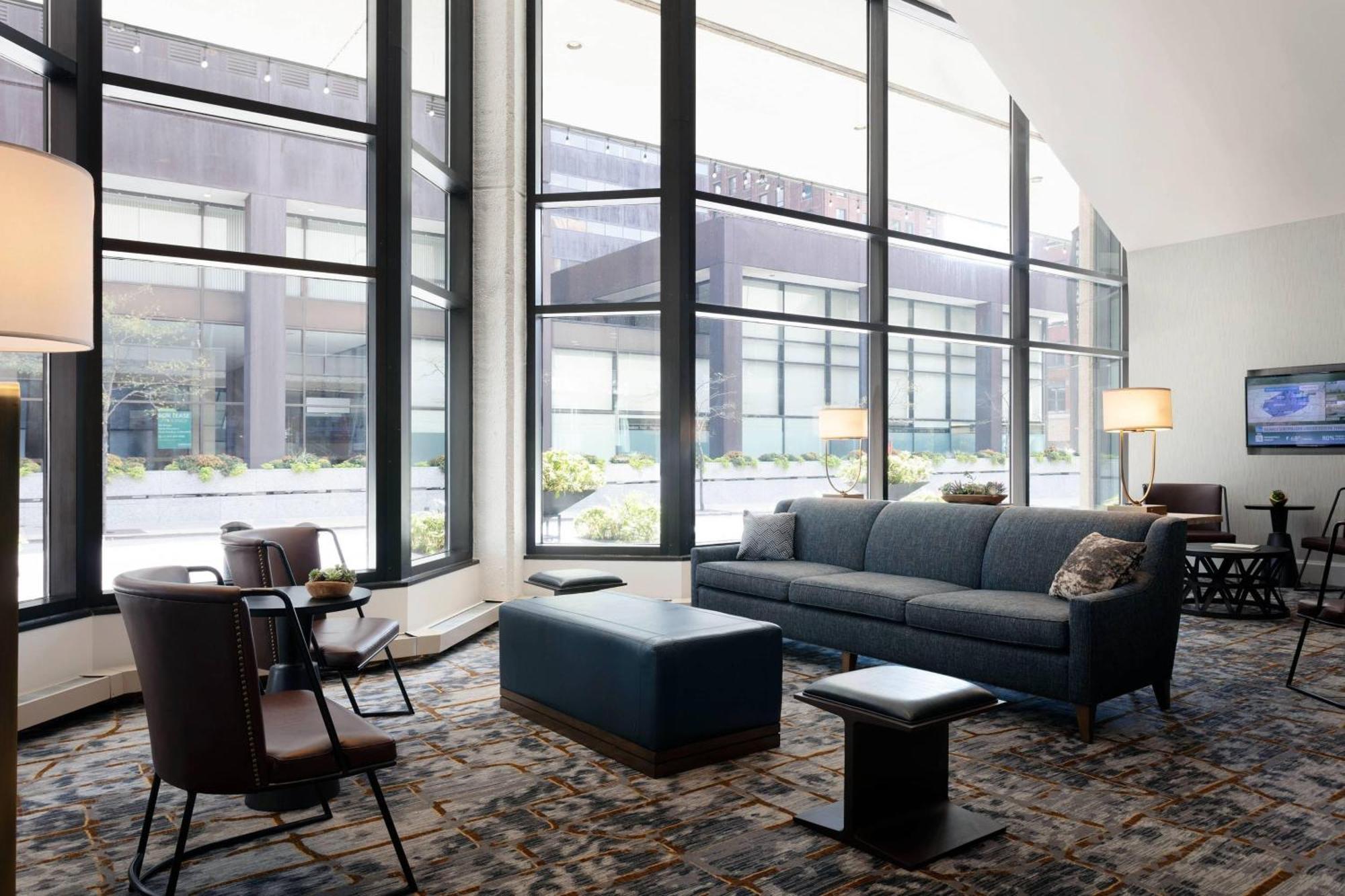 Des Moines Marriott Downtown Hotel Exterior photo