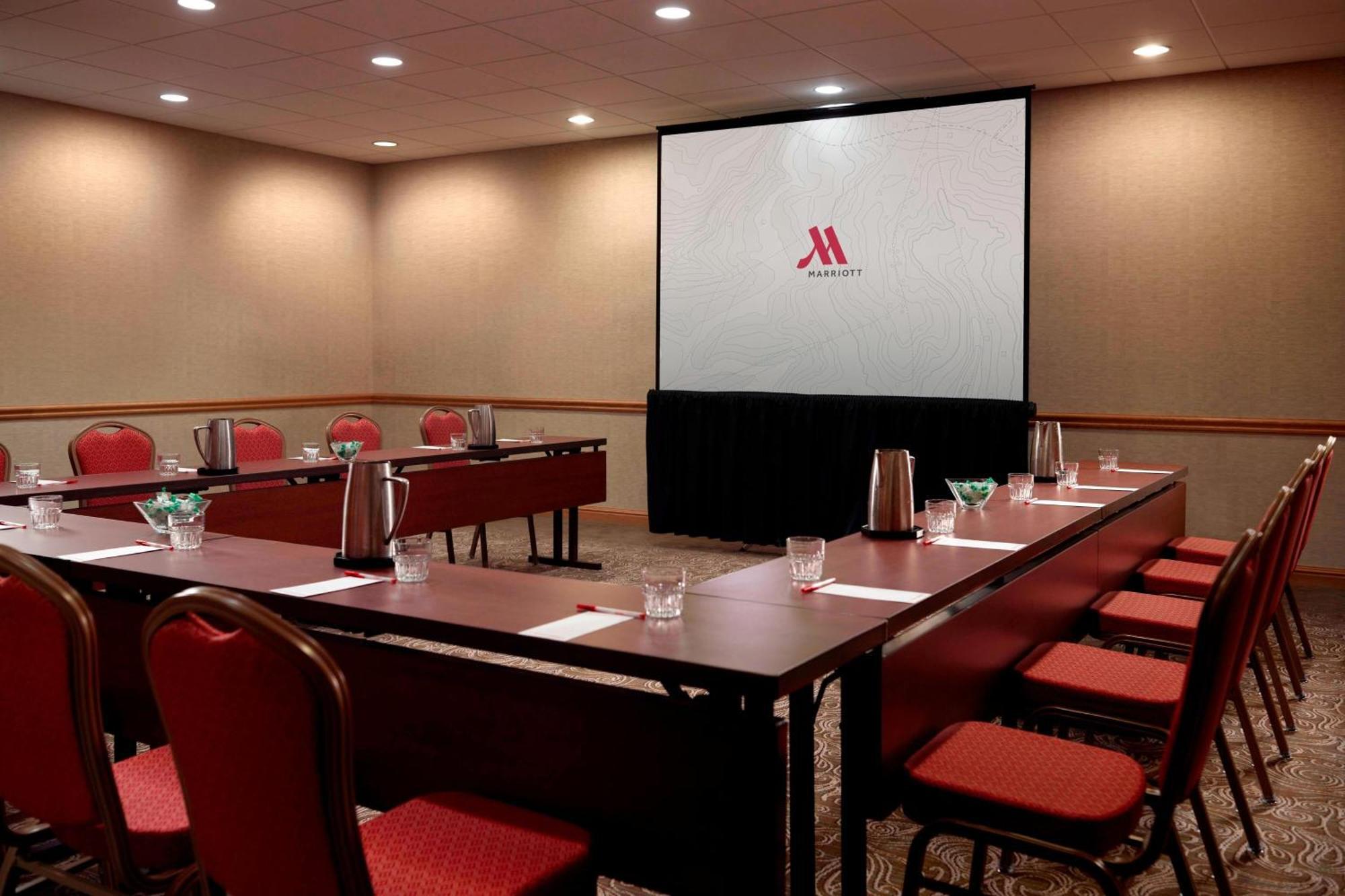 Des Moines Marriott Downtown Hotel Exterior photo