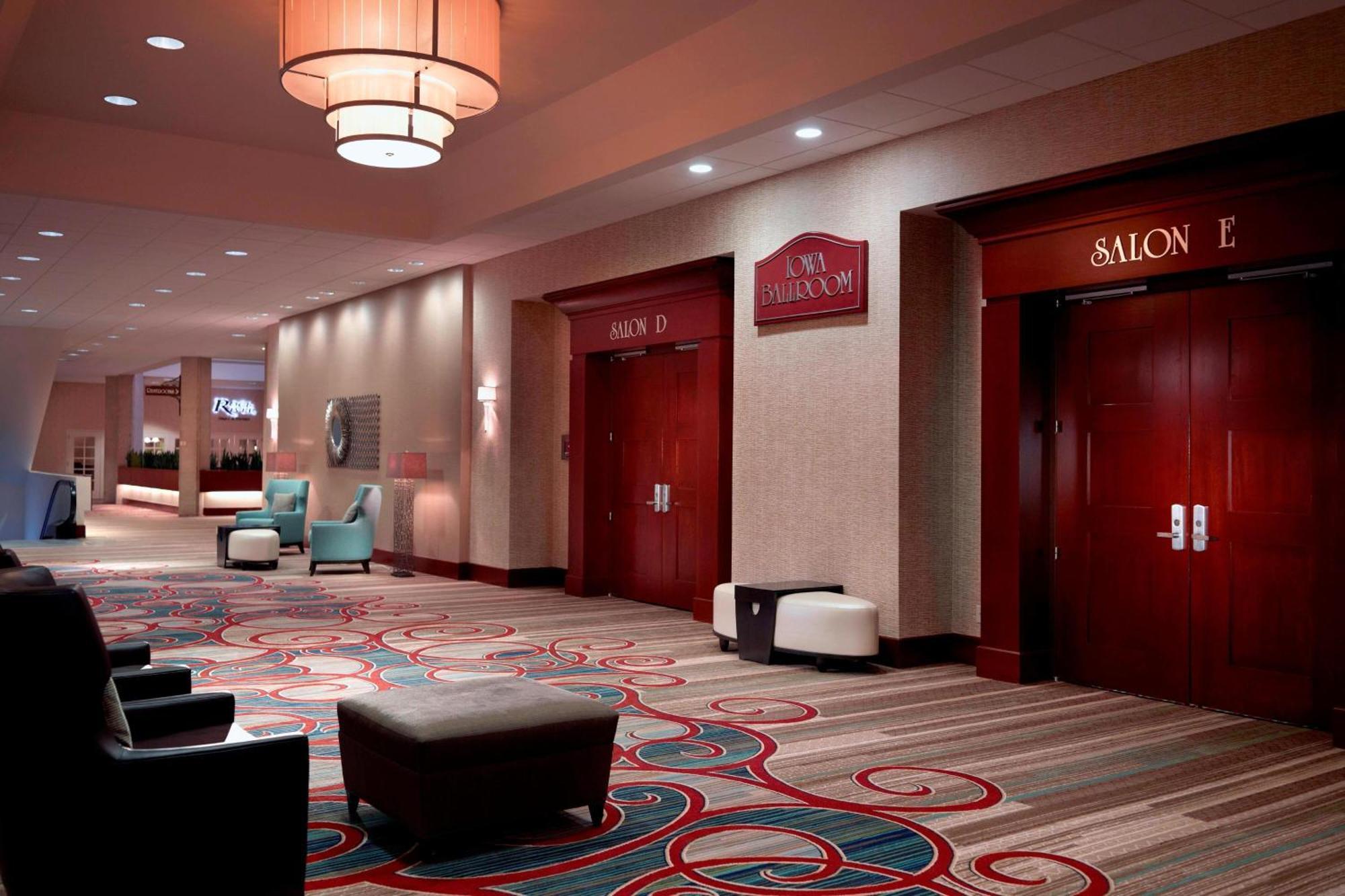 Des Moines Marriott Downtown Hotel Exterior photo