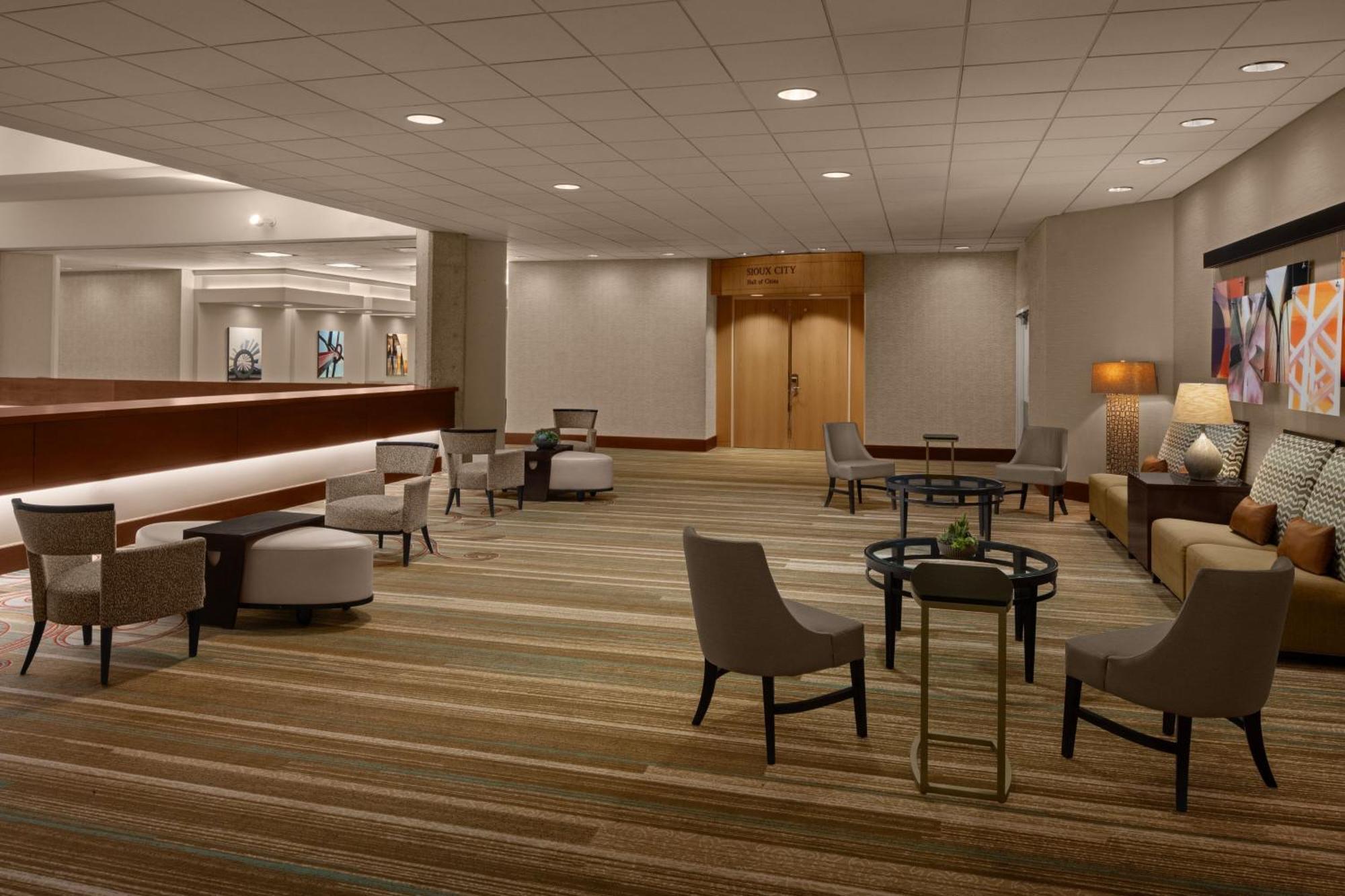Des Moines Marriott Downtown Hotel Exterior photo