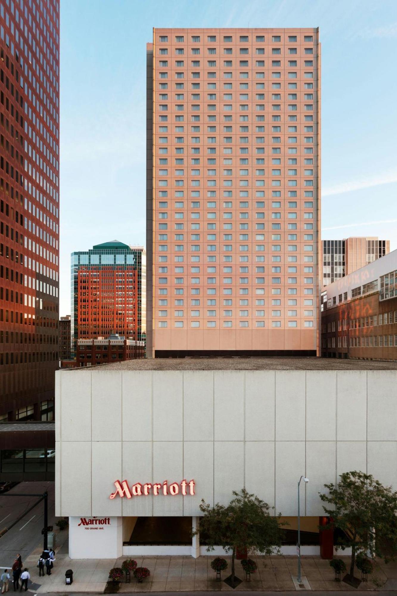 Des Moines Marriott Downtown Hotel Exterior photo
