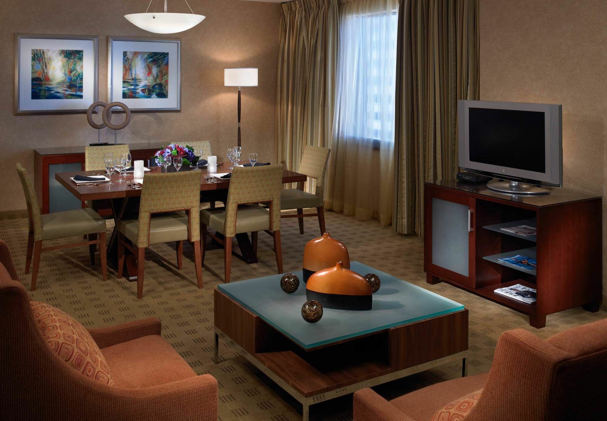 Des Moines Marriott Downtown Hotel Exterior photo