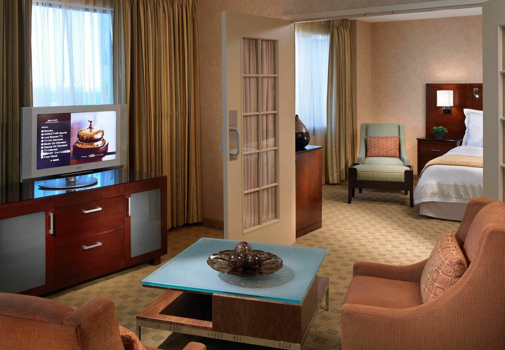 Des Moines Marriott Downtown Hotel Exterior photo